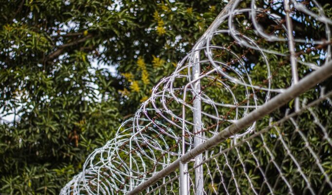 fence-5289430_1280.jpg